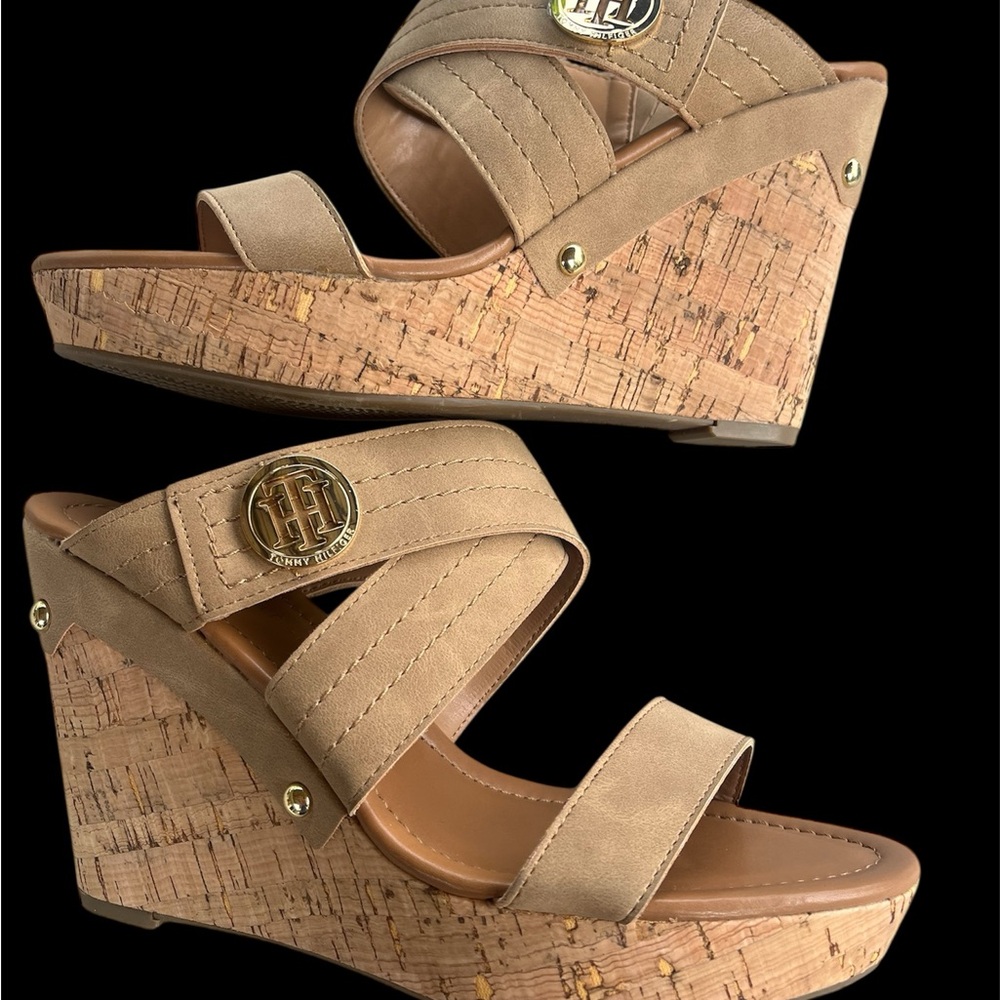🏝️☀️ Tommy Hilfiger Tan Wedge Sandals with Cork Platform
